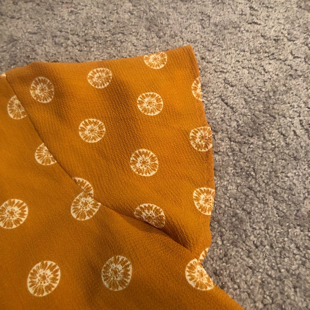 🌻 Key hole, flutter sleeve, fruit print top - Picture 4 of 5